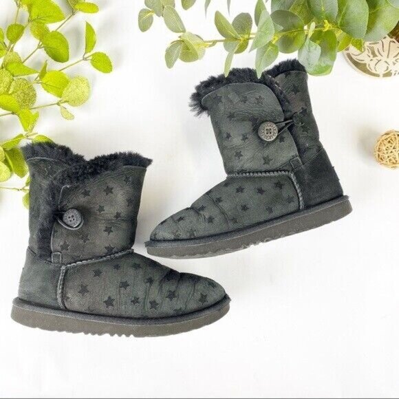 UGG Girls Bailey Button Boot Size 4 Start Print Black Suede Shearling Sherpa - Picture 3 of 7